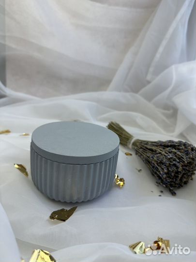 Свеча в гипсовой шкатулке