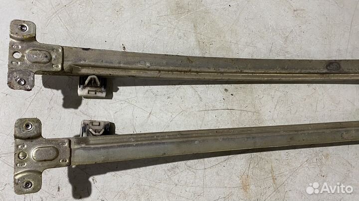 Направляющая передний стекол Mercedes Benz W202