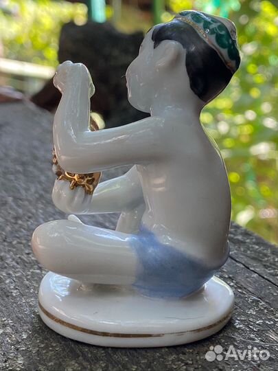 Статуэтка фарфор 