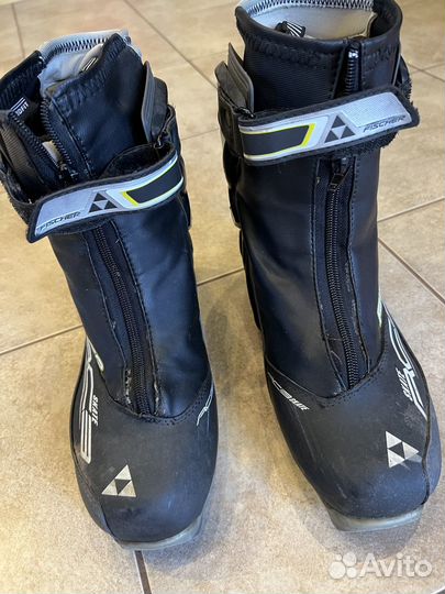Продам лыжные ботинки Fisher