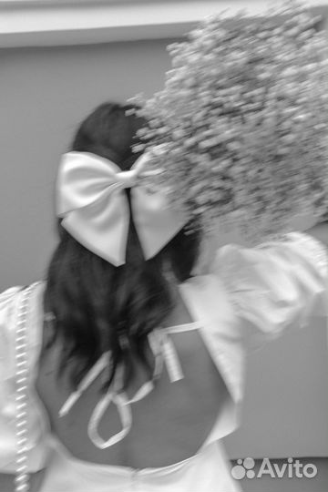 Бант белый на заколке