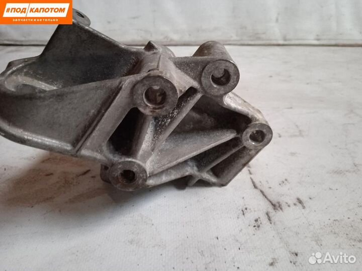 Кронштейн двигателя передний правый Ford Fusion