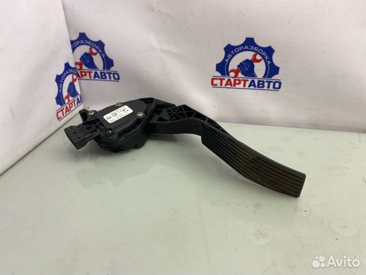 Педаль газа Opel Astra J хэтчбек 2013