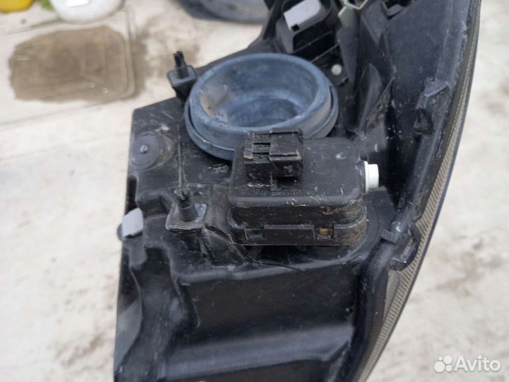 Фара левая Nissan Micra 3 K12