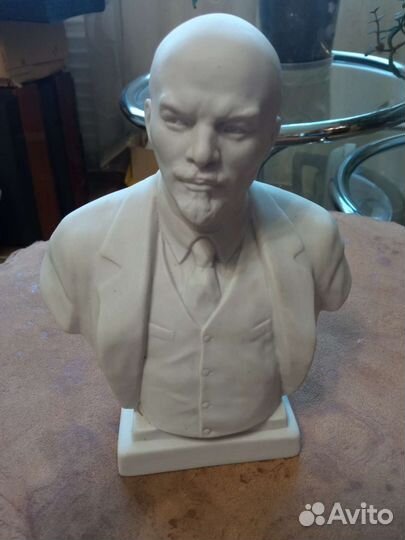 Бюст Ленин Бисквит (фарфор) высота 18 см