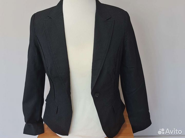 Пиджак женский новый 46черный в полоску