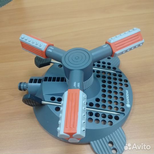 Дождеватель круговой Gardena Мambo Comfort