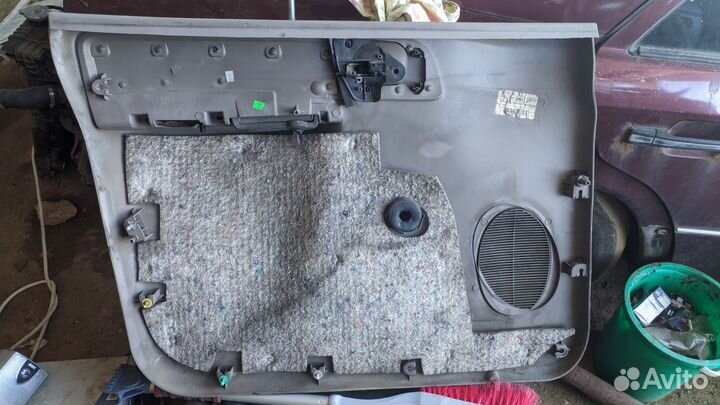 Обшивка двери Додж Караван 4