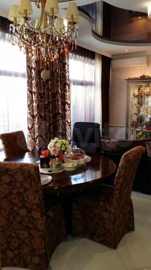 Дом 240 м² на участке 2 сот.