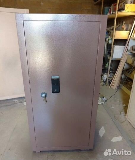 Оружейный сейф с биометрическим замком 