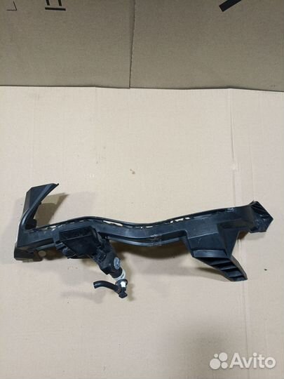 Кронштейн бампера передний Subaru Impreza GP2