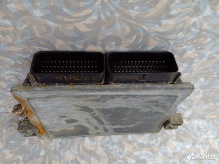 Блок управления двигателем Renault Logan 1 2010