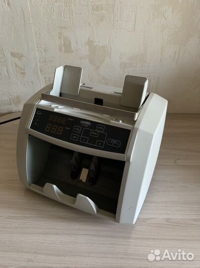 Счетчик купюр Laurel j-700