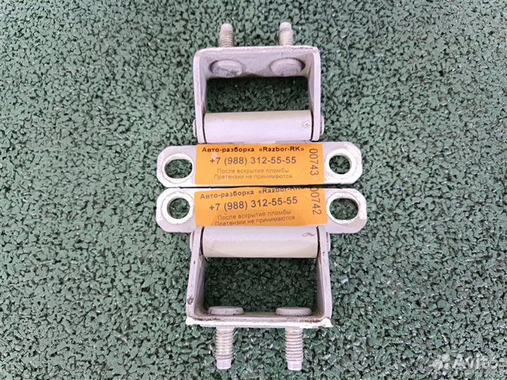 Петля двери багажника Kia Sportage 2010