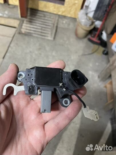 Регулятор напряжения TRT5-01