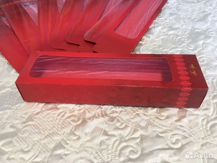 Редкие длинные красные коробочки