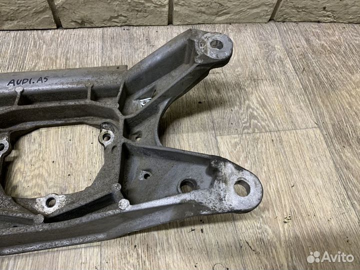 Audi A5 (8T) Кронштейн опоры кпп