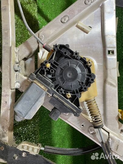 Стеклоподьемник правый Audi TT 8N