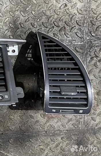 Дефлектор воздушный левый / правый (Infiniti QX56)