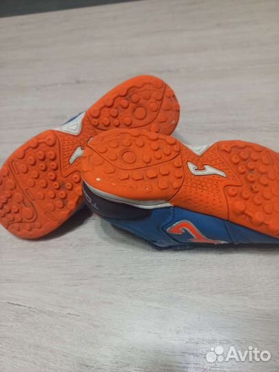 Бутсы футбольные сороконожки