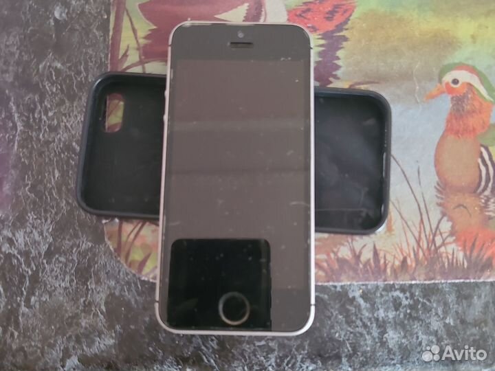 iPhone SE, 32 ГБ