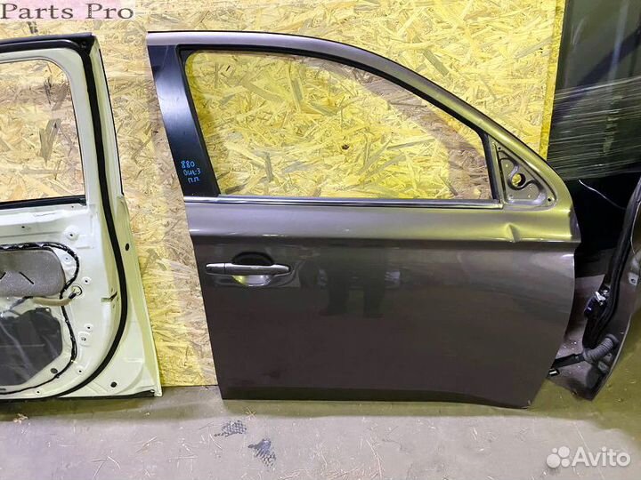 Передняя правая дверь Mitsubishi Outlander 3