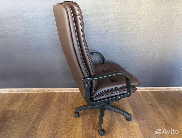 Офисное кресло. Гарантия 1 год