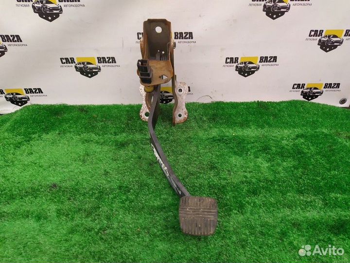 Педаль тормоза Nissan Primera