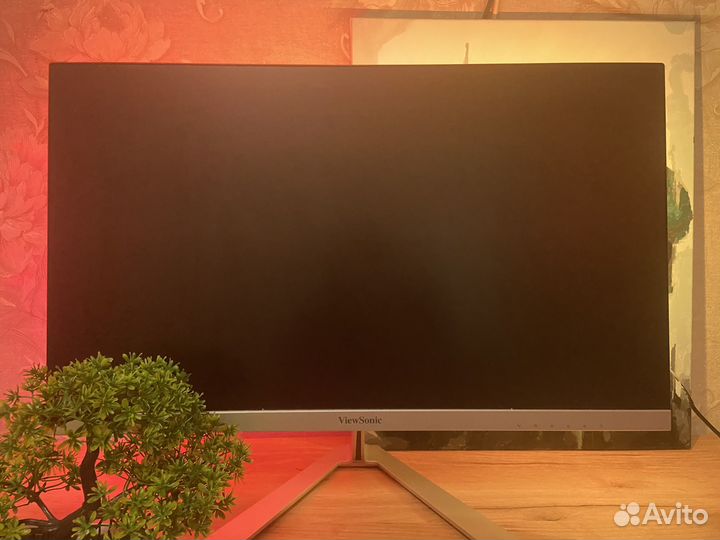 Монитор ViewSonic 24 дюйма с RGB подсветкой