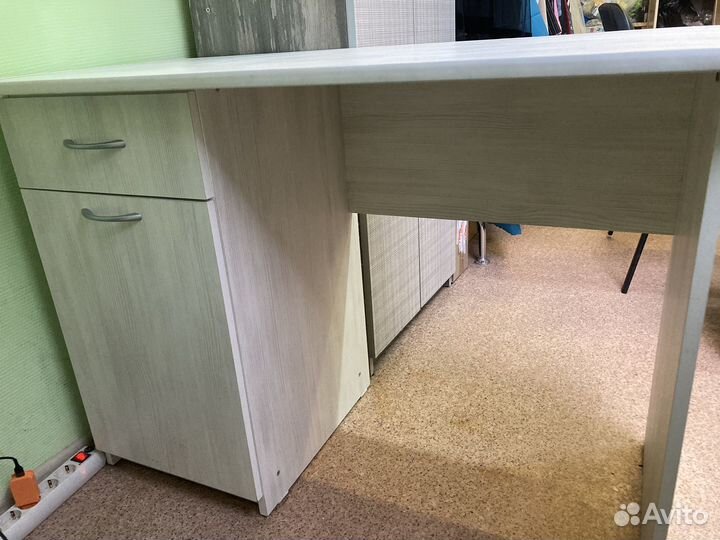 Письменный стол