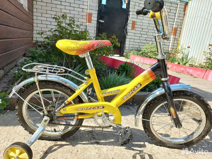 Детский велосипед четырехколесный