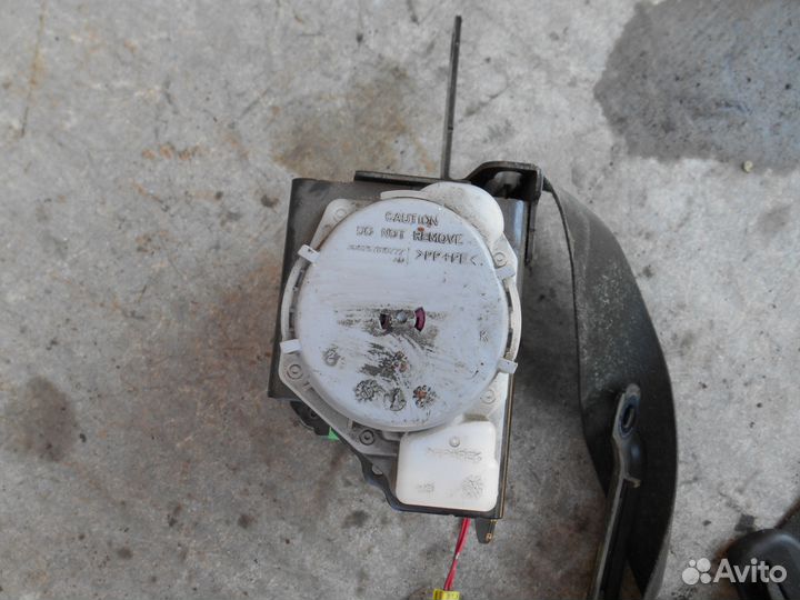 Передний ремень безопасности Toyota Corolla E15