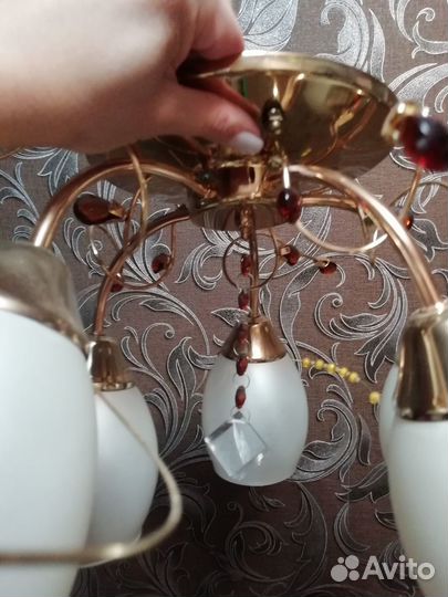 Продам люстру