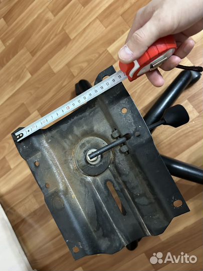 Крестовина и газлифт для кресла