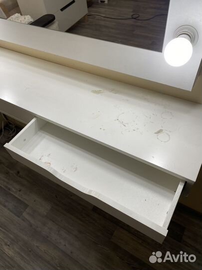 Гримерное зеркало с лампочками