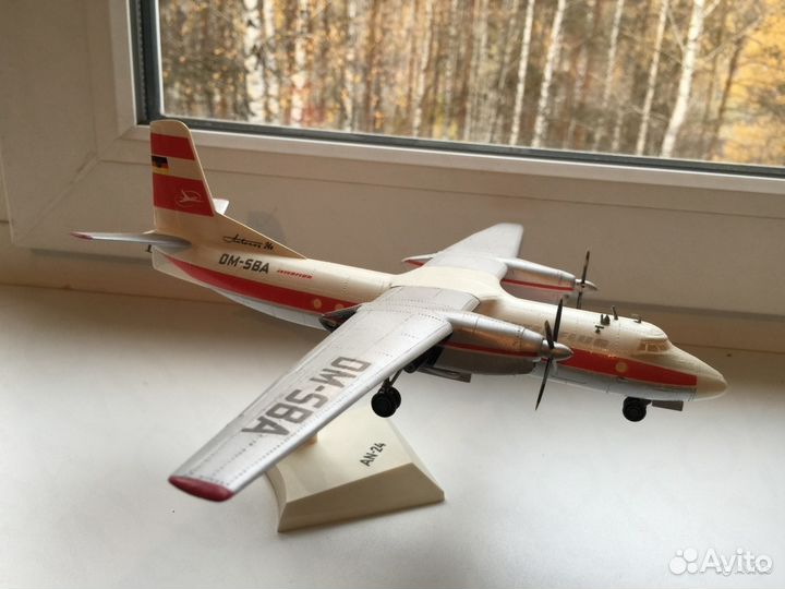 Коллекция ретро моделей самолетов