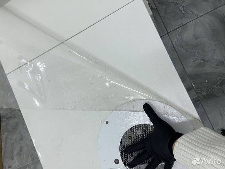 Маникюрный стол с вытяжкой