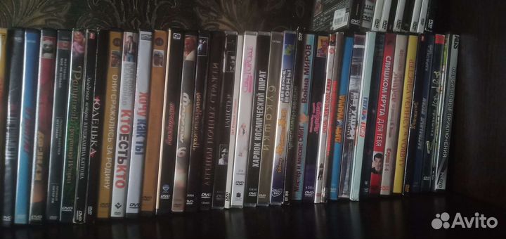 DVD диски и аудио кассеты