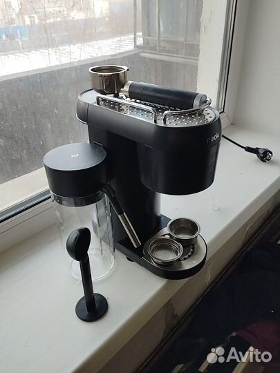 Продам рожковую кофеварку с капучинатором