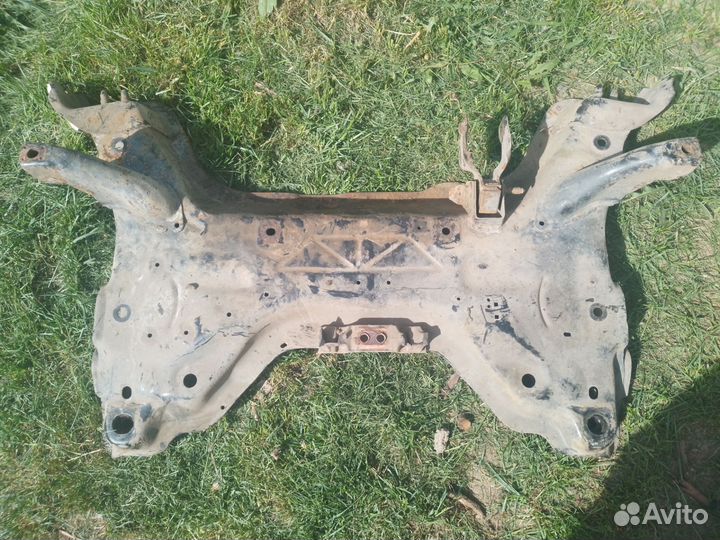 Подрамник на peugeot 308