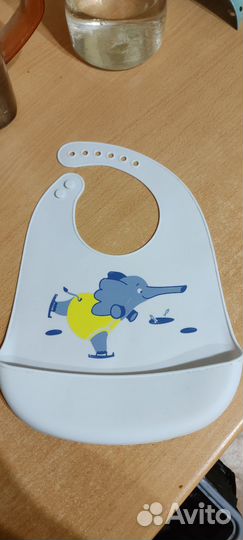 Нагрудник силиконовый с кармашком