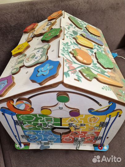 Домик развивающий / Бизиборд
