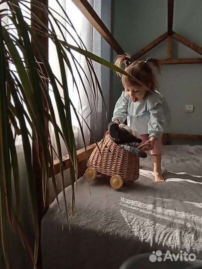 Плетёная колясочка для кукол