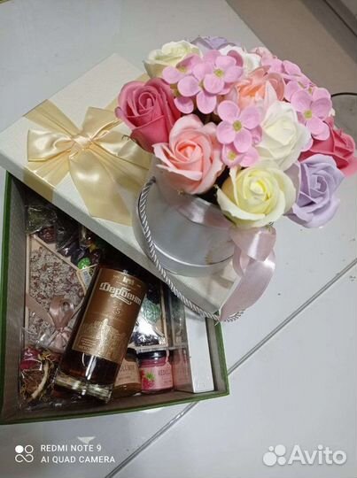 Букет цветов из мыльных роз с гортензией