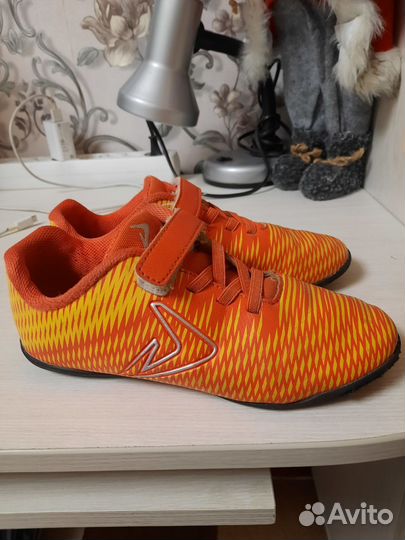 Бутсы р. 33