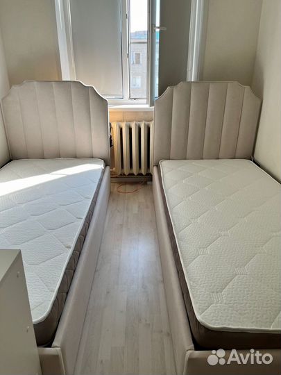 Кровать односпальная с подъемным механизмом