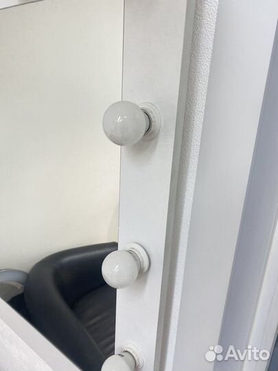 Гримерное зеркало с подсветкой