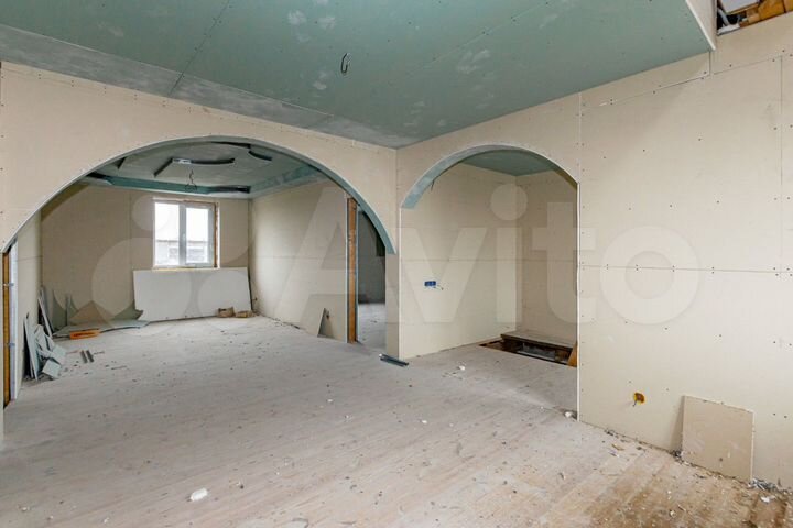 Дом 196,7 м² на участке 13,5 сот.