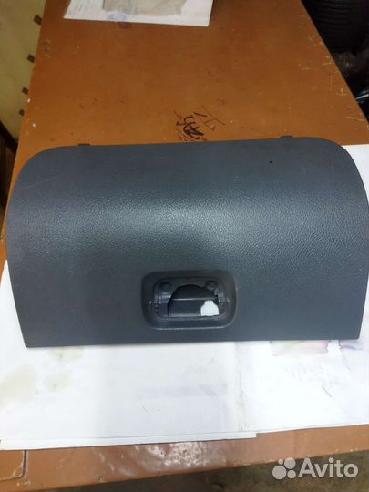 Крышка бардачка