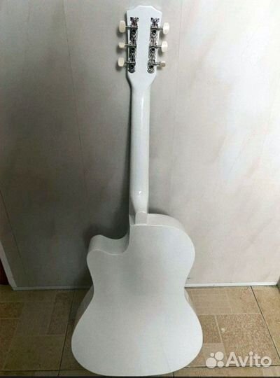 Новая акустическая гитара